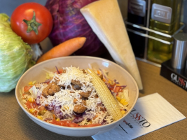 Parmesanlı Salata
